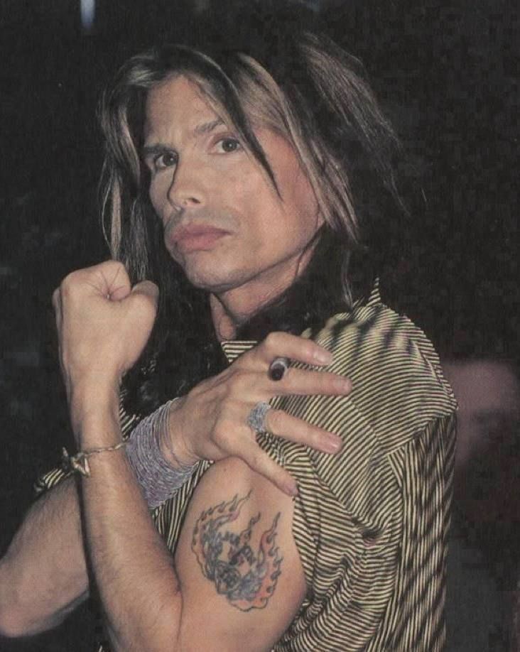 The winged-heart and flame details in Steven Tyler’s Ma Kin tattoo
