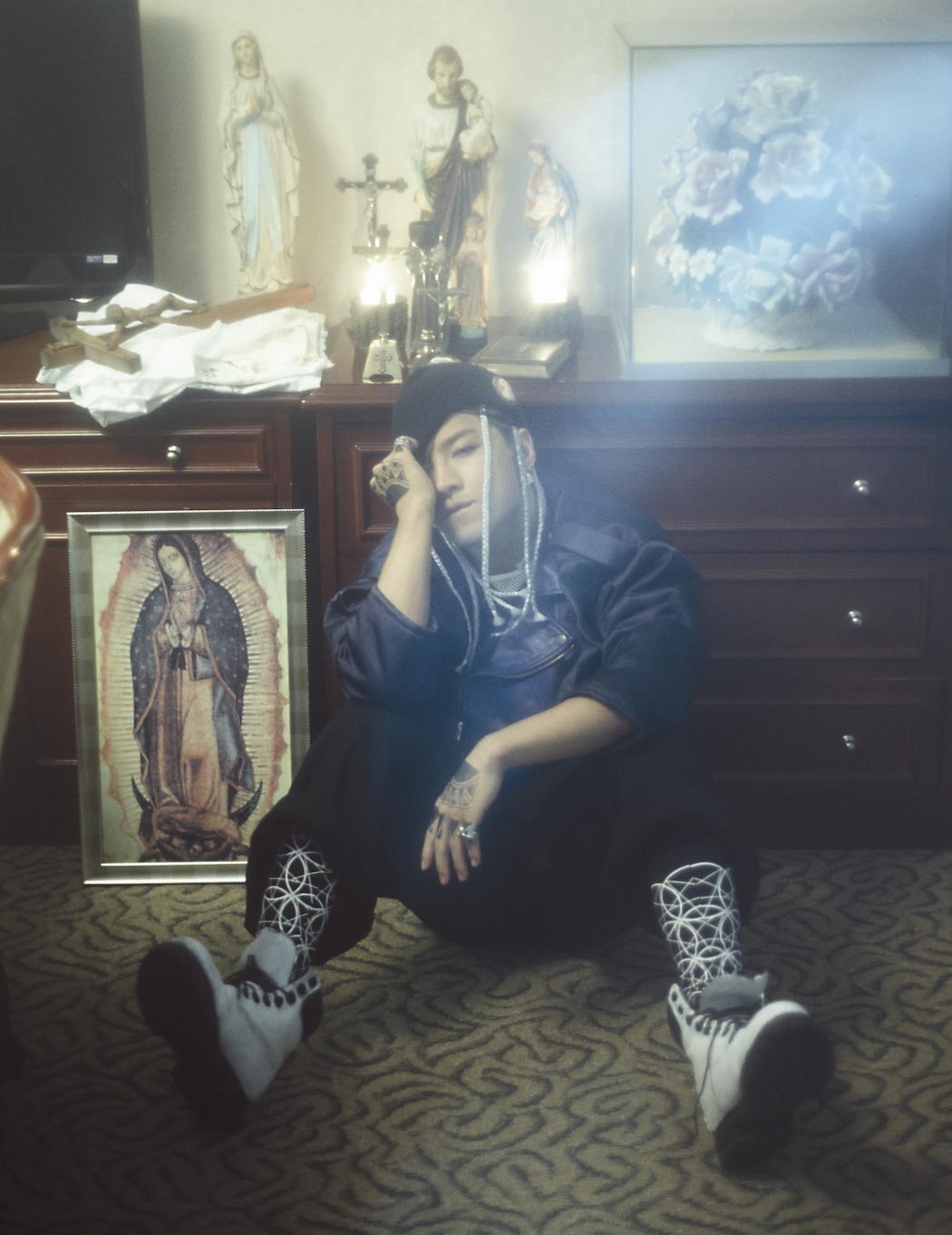 Taeyang tattoos: geometric hand tattoo overview
