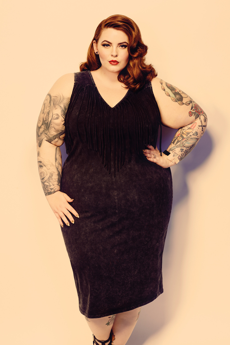 Tess Holliday Separate black-dress photograph showing the sleeve portraits on her arms Tess Holliday tattoos: Separate black-dress photograph showing the sleeve portraits on her arms
