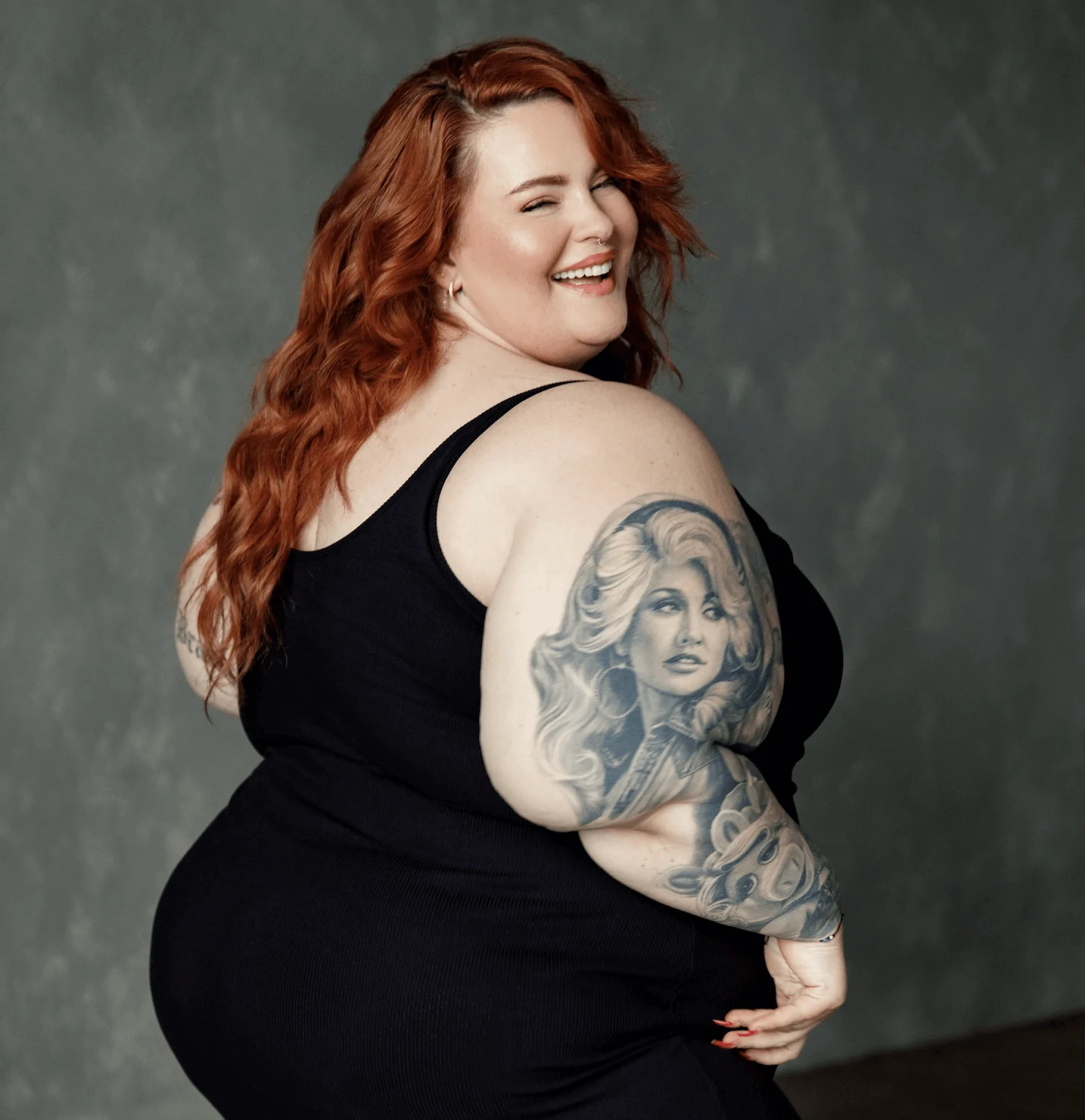 Tess Holliday Dolly Parton portrait on the upper arm within Holliday’s portrait sleeve Tess Holliday tattoos: Dolly Parton portrait on the upper arm within Holliday’s portrait sleeve