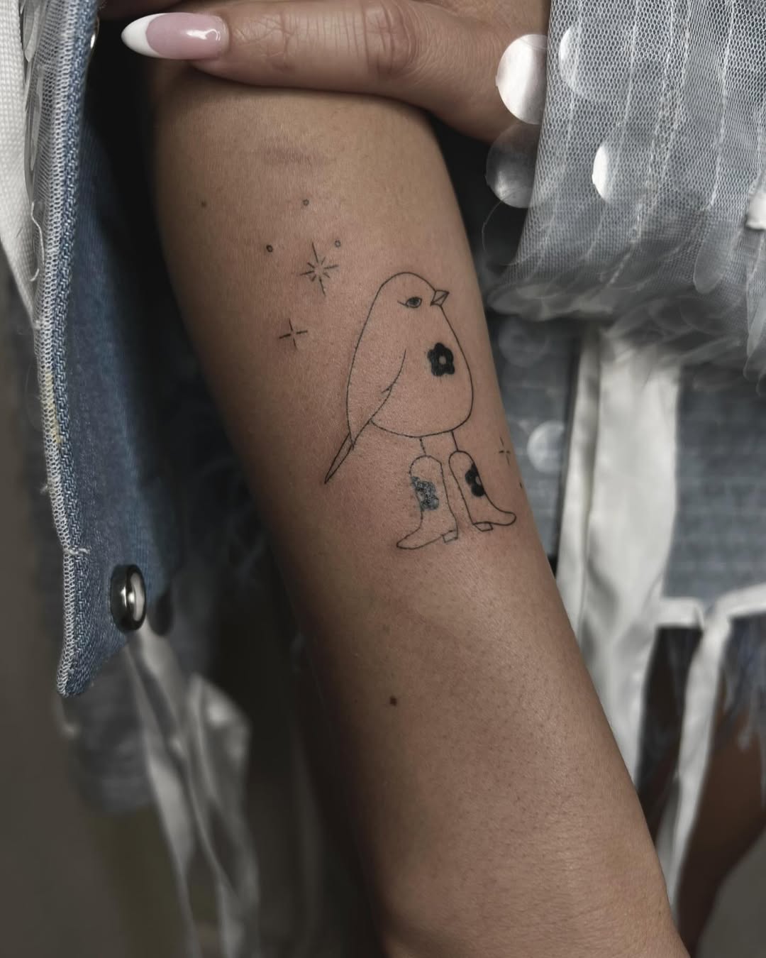 Tiera Kennedy tattoos: Close fine-line evidence for the bird, boots and small surrounding marks