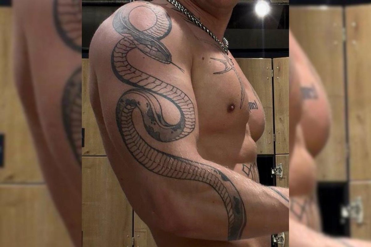Tim Dolle Large snake tattoo covering the left upper arm Tim Dolle tattoos: Large snake tattoo covering the left upper arm