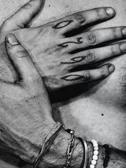 Tom Kaulitz hand and finger tattoos Tom Kaulitz tattoos: close-up reference for Tom's hand and finger tattoo details