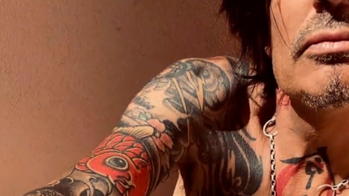 Tommy Lee shoulder tattoo close up