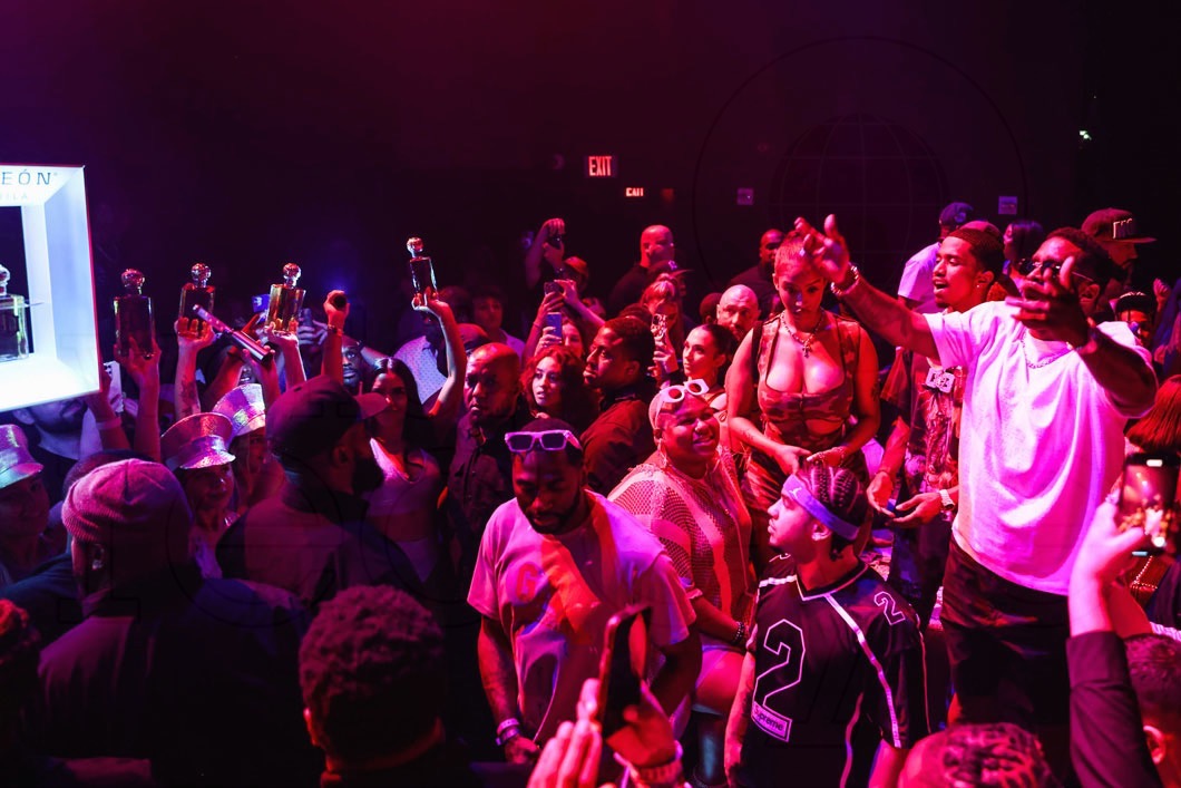 Yung Miami in a contextual photograph: inline; not tattoo evidence